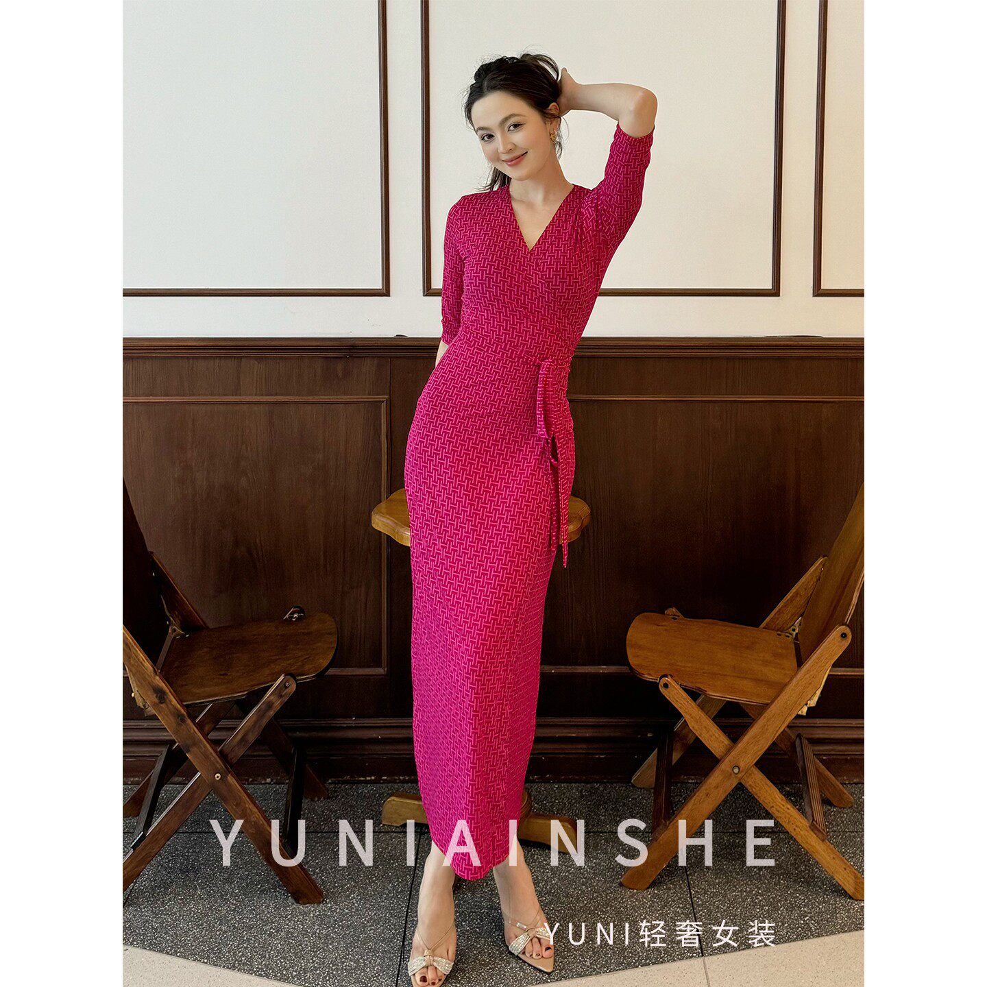 轻奢风V领一片式连衣裙女收腰绑带裹身裙显瘦气质玫红色夏款长裙