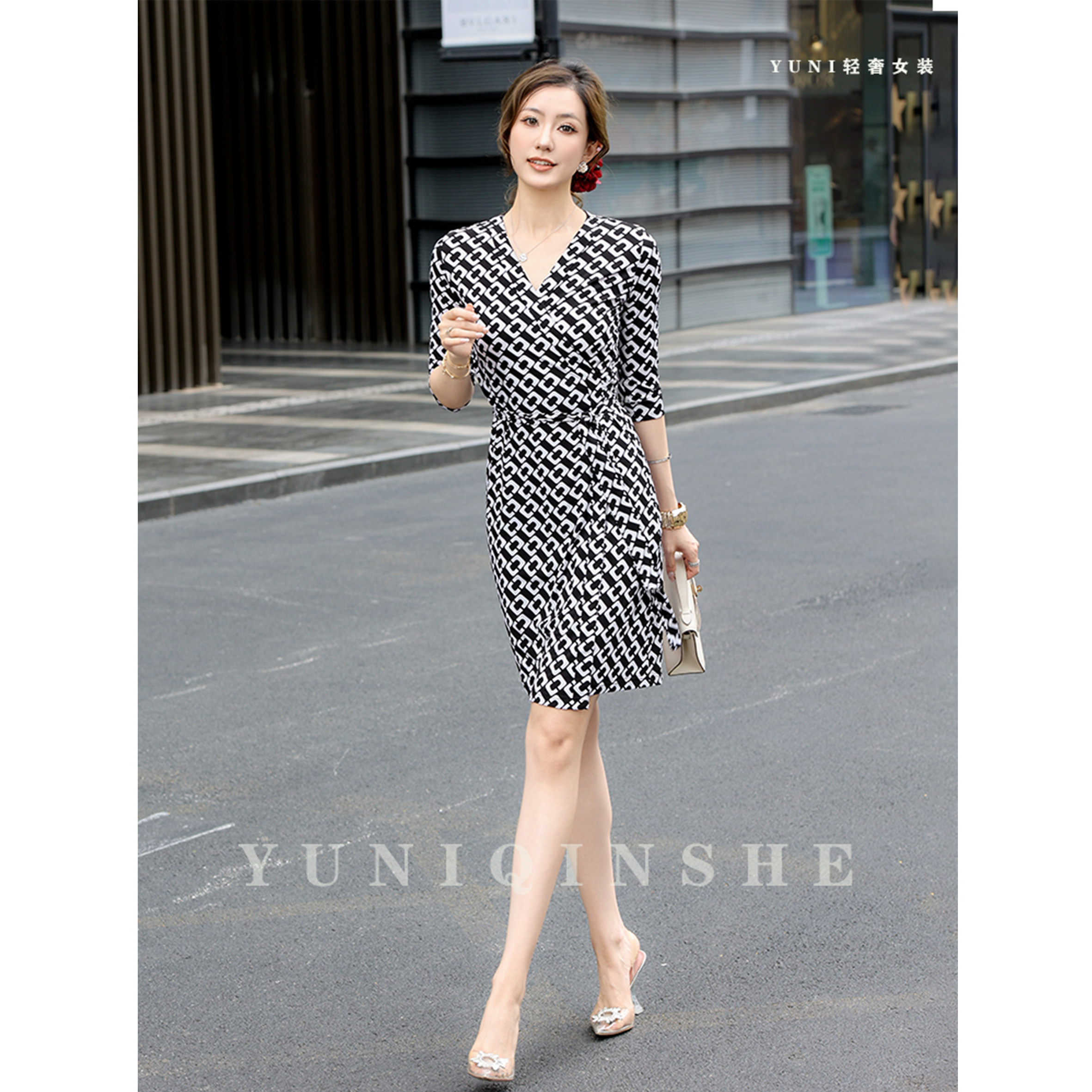 黑白锁链短款一片式连衣裙修身显瘦收腰职业通勤穿搭一片式裹身裙