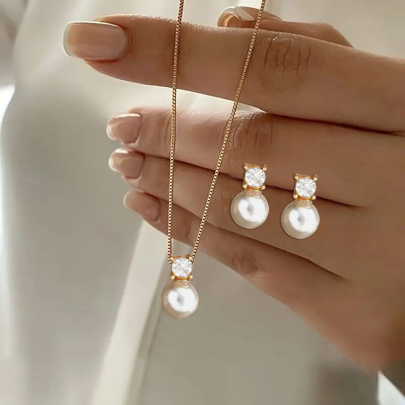 Pearl earrings, fashionable women's accessories 漂亮耳环项链