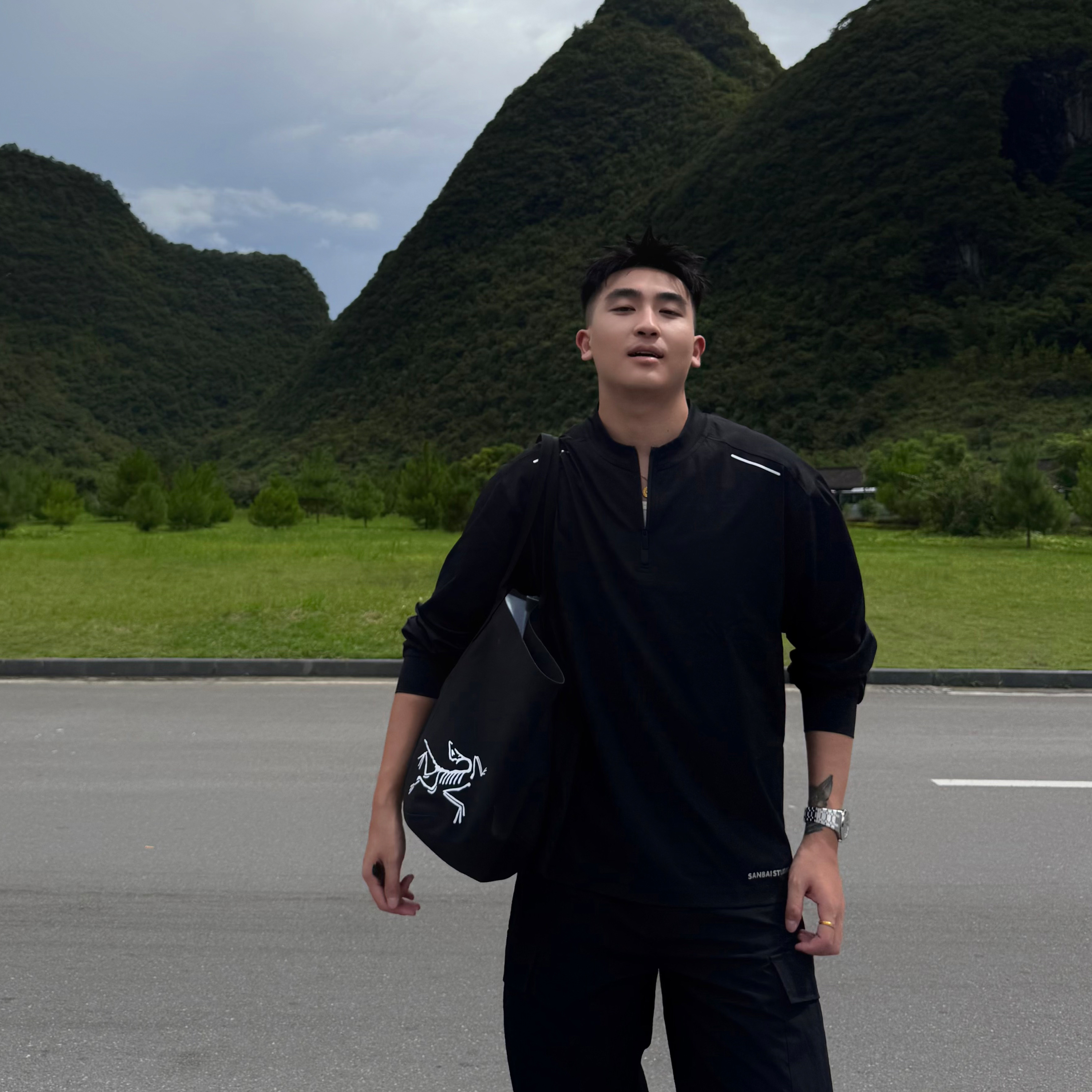 SANBAI叁佰黑色拉链防晒长袖T恤