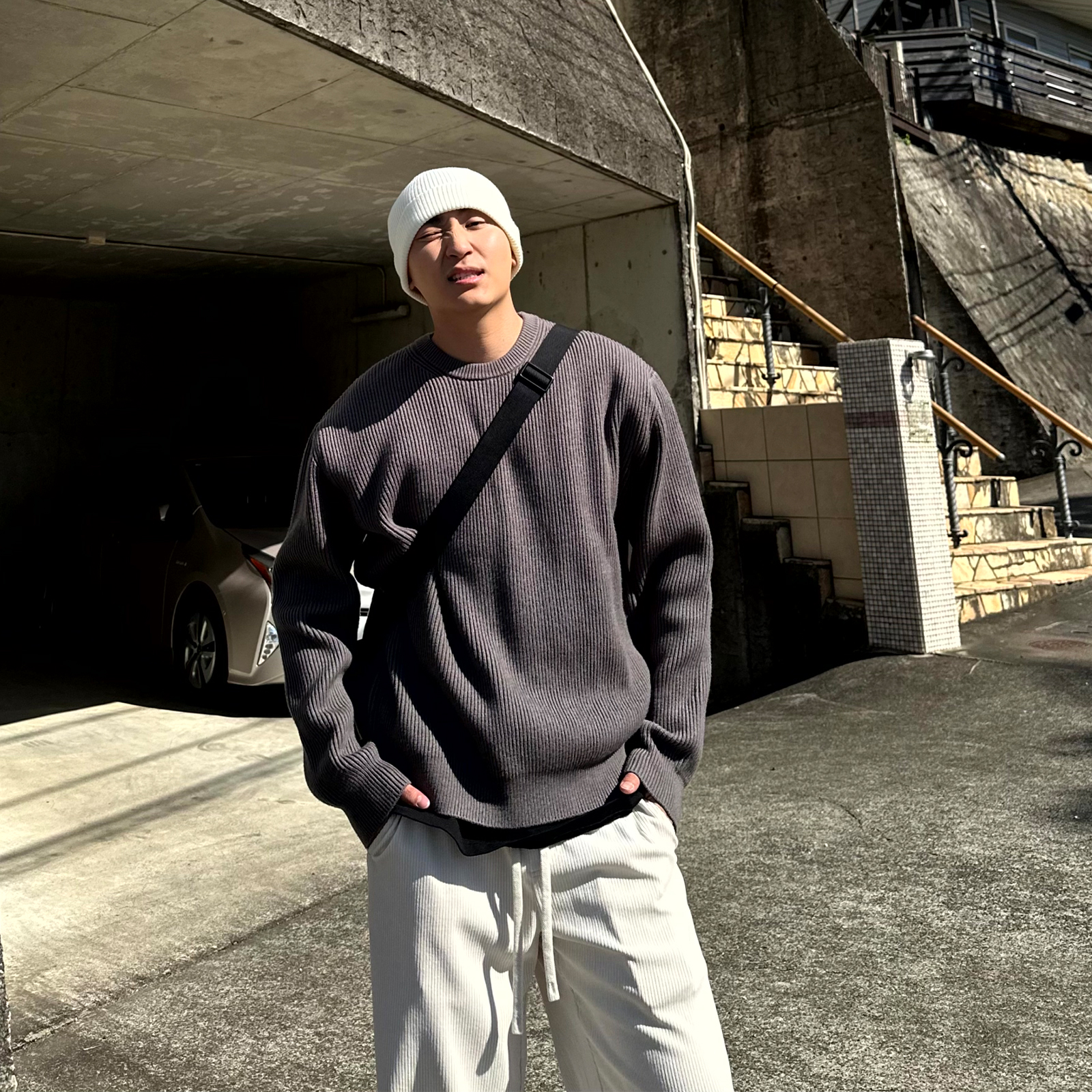 SANBAI纯色竖条针织毛衣