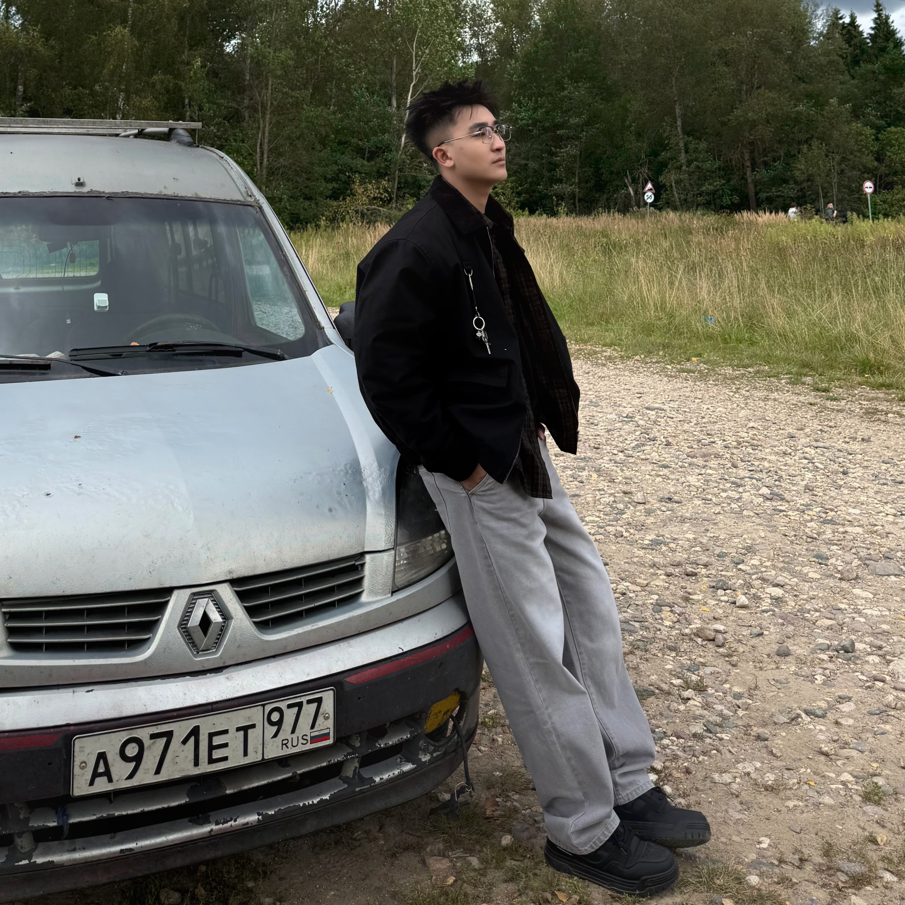 SANBAI叁佰灰色喷马骝牛仔裤