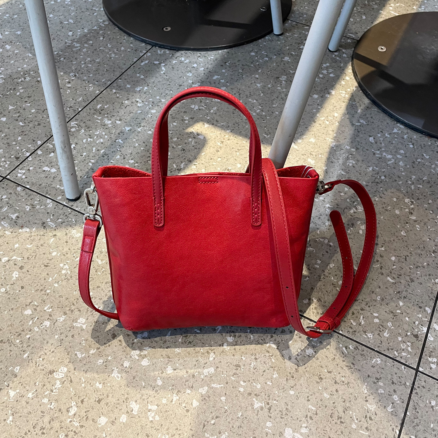 轻奢韩版复古女士头层牛皮托特包女红色真皮手提斜挎通勤水桶小包