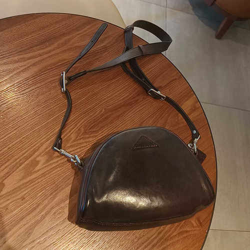 贝壳包轻奢小复古头层牛皮单肩女