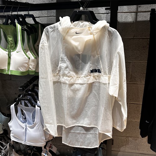 Nike耐克女子跑步训练反光印花轻薄连帽运动茄克外套II0464-047