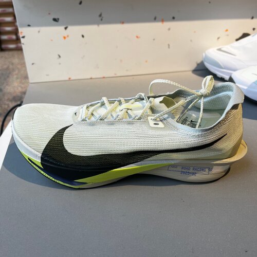 NIKE耐克男ZOOMX STREAKFLY2运动碳板竞速跑步鞋HF6416-002