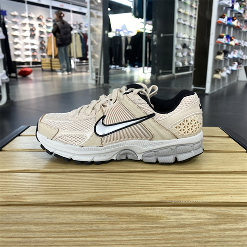 NIKE耐克女子夏季新款ZOOM VOMERO 5轻便休闲运动鞋 FN6742-200