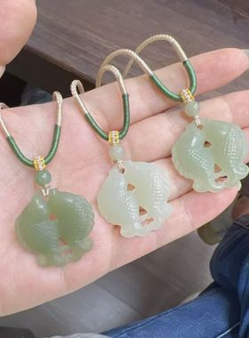 天然和田玉双鱼吊坠晴水绿