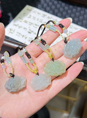 精致和田玉牡丹花吊坠