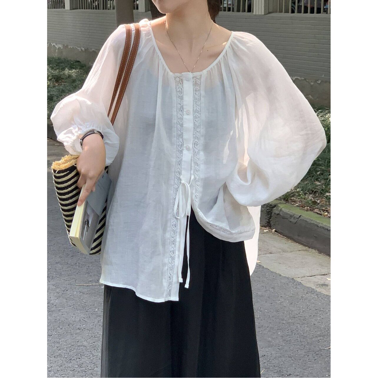 胖MM微透白色罩衫女夏季蕾丝系带宽松灯笼袖衬衫薄款大码法式上衣