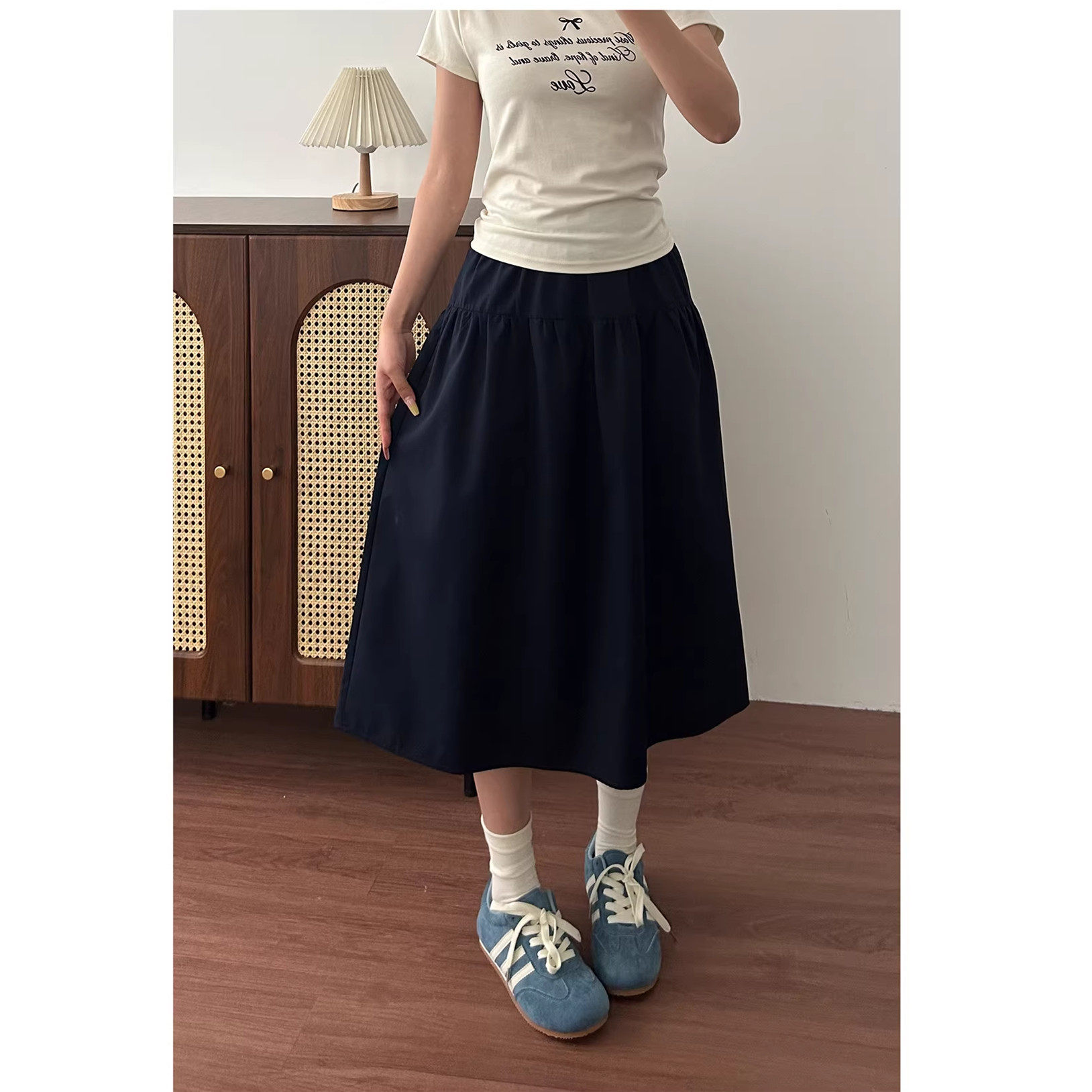 2026年新款大码女装胖mm日系藏蓝色半身裙女梨型身材显瘦a字伞裙