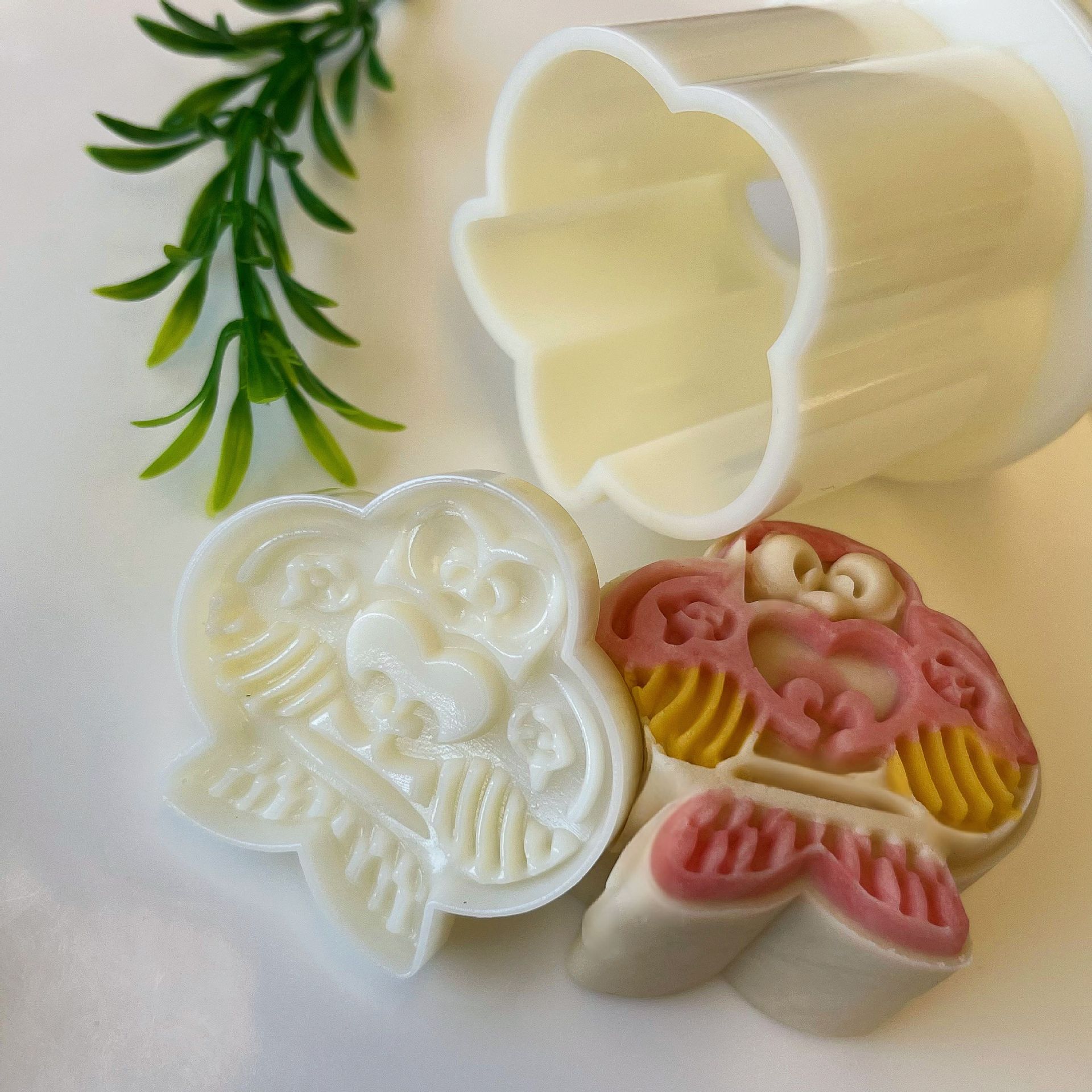 2025款50g风筝手压式桃山冰皮广式月饼绿豆糕点心烘焙模具套装