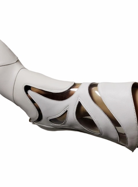 2022秋冬新款牛皮白色女靴尖头8厘米高跟黑时尚小众高级感