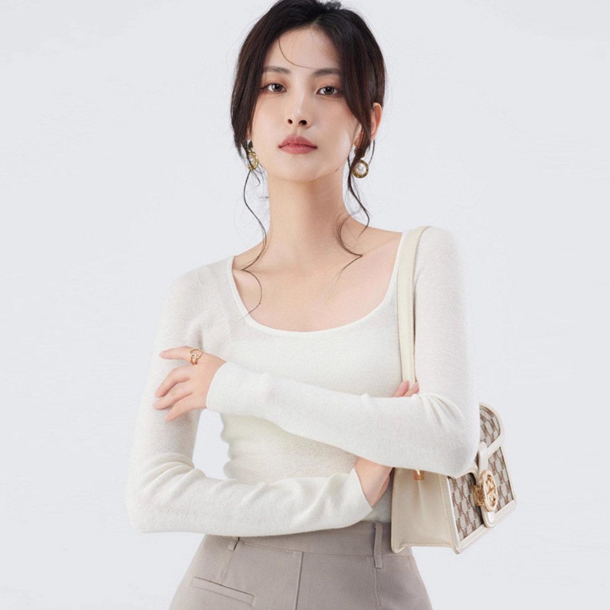 可机洗无缝超细100羊毛方领打底衫女套头毛衣U领露锁骨针织衫女装