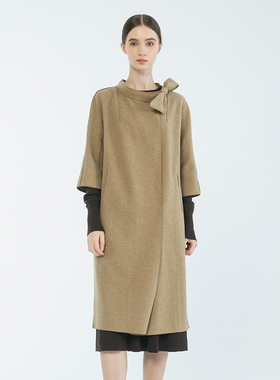 Readme读我秋冬新品女驼色长款七分袖飘带领直身大衣D10901299