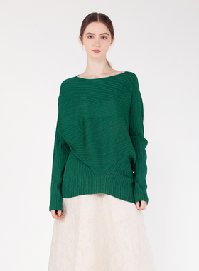 readme读我女秋冬新款绿色一字领醋酯不规则抽条套衫B10215347