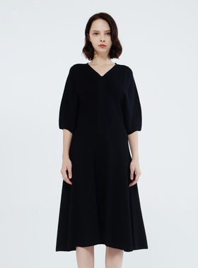 商场同款readme23秋女士长裙V领中袖高腰宽松针织连衣裙B10208147