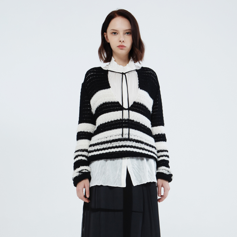 readmeV领休闲绒感针织衫