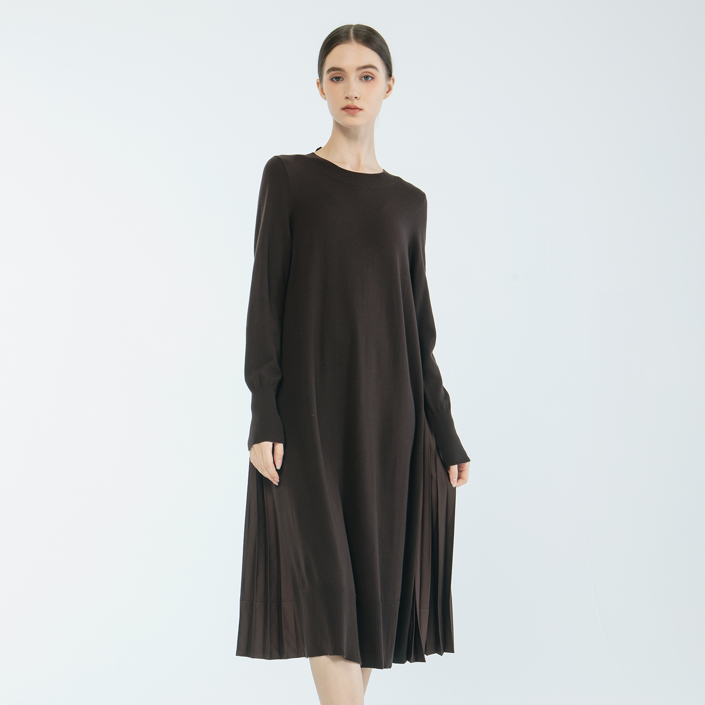 README羊毛聚酯相拼压褶针织裙