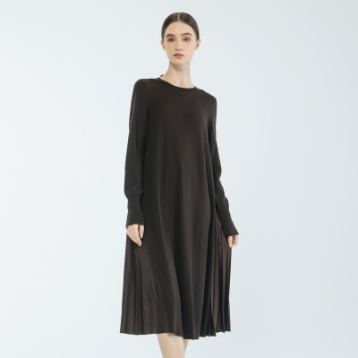 README羊毛聚酯相拼压褶针织裙