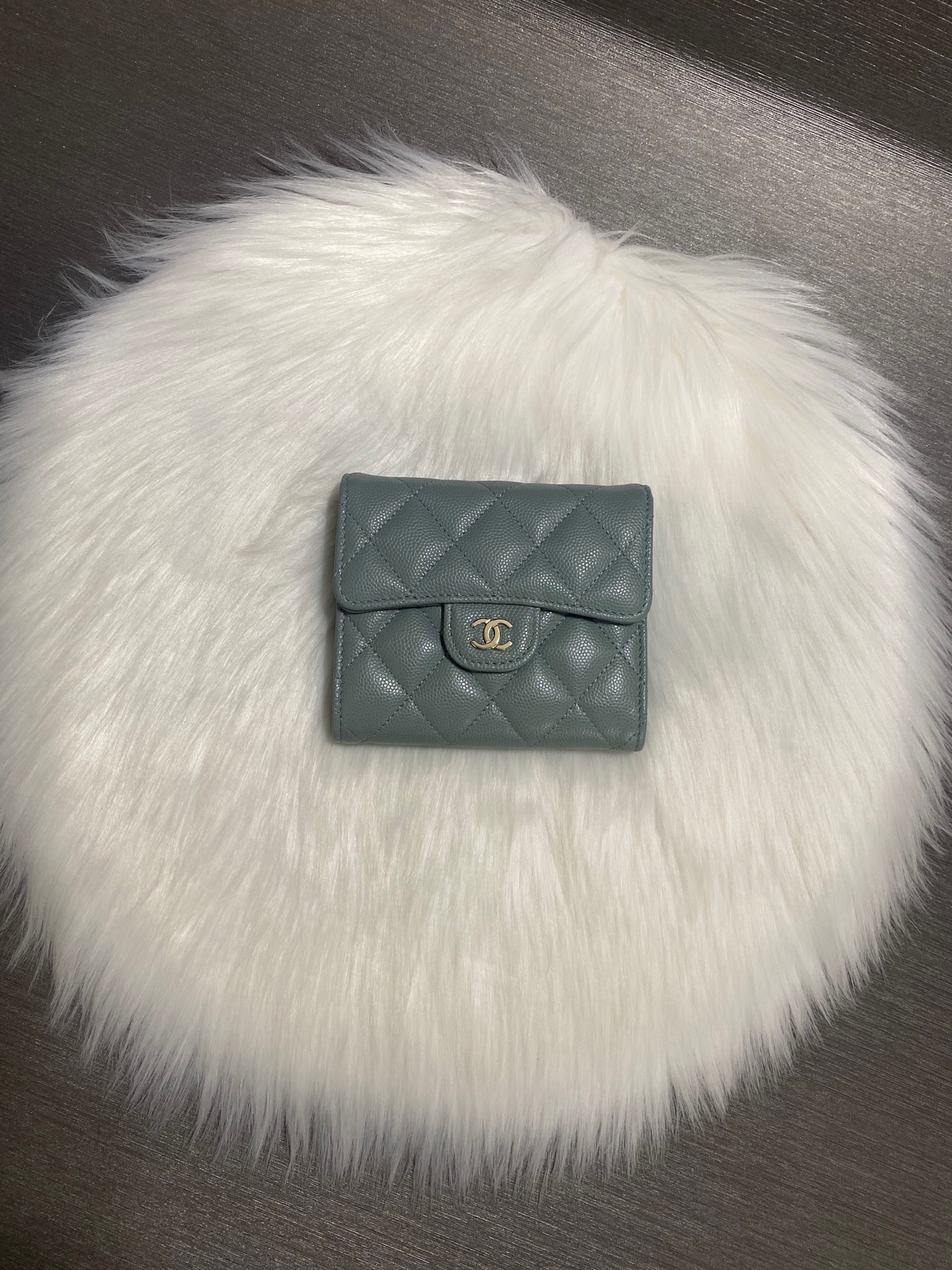 二手Chanel香奈儿Classic Flap荔枝牛皮浅灰色三折淡金扣钱包