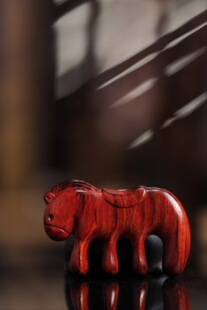 小叶紫檀马型木梳梳