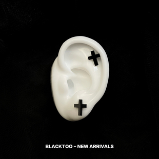 BlackToo/黑色十字架耳钉 复古简约钢制耳钉耳洞情侣高级感耳饰