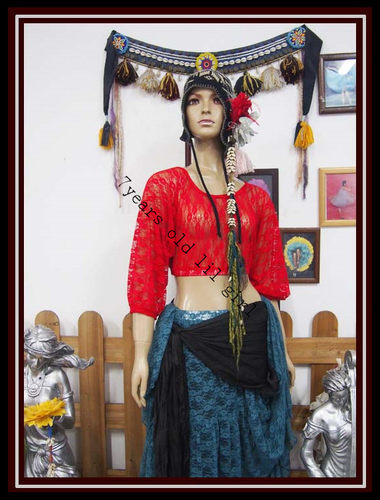 7岁的小丫头肚皮舞蕾丝上衣