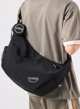 斜挎包男生潮牌2025新款时尚休闲机能骑行运动潮流邮差男款单肩包