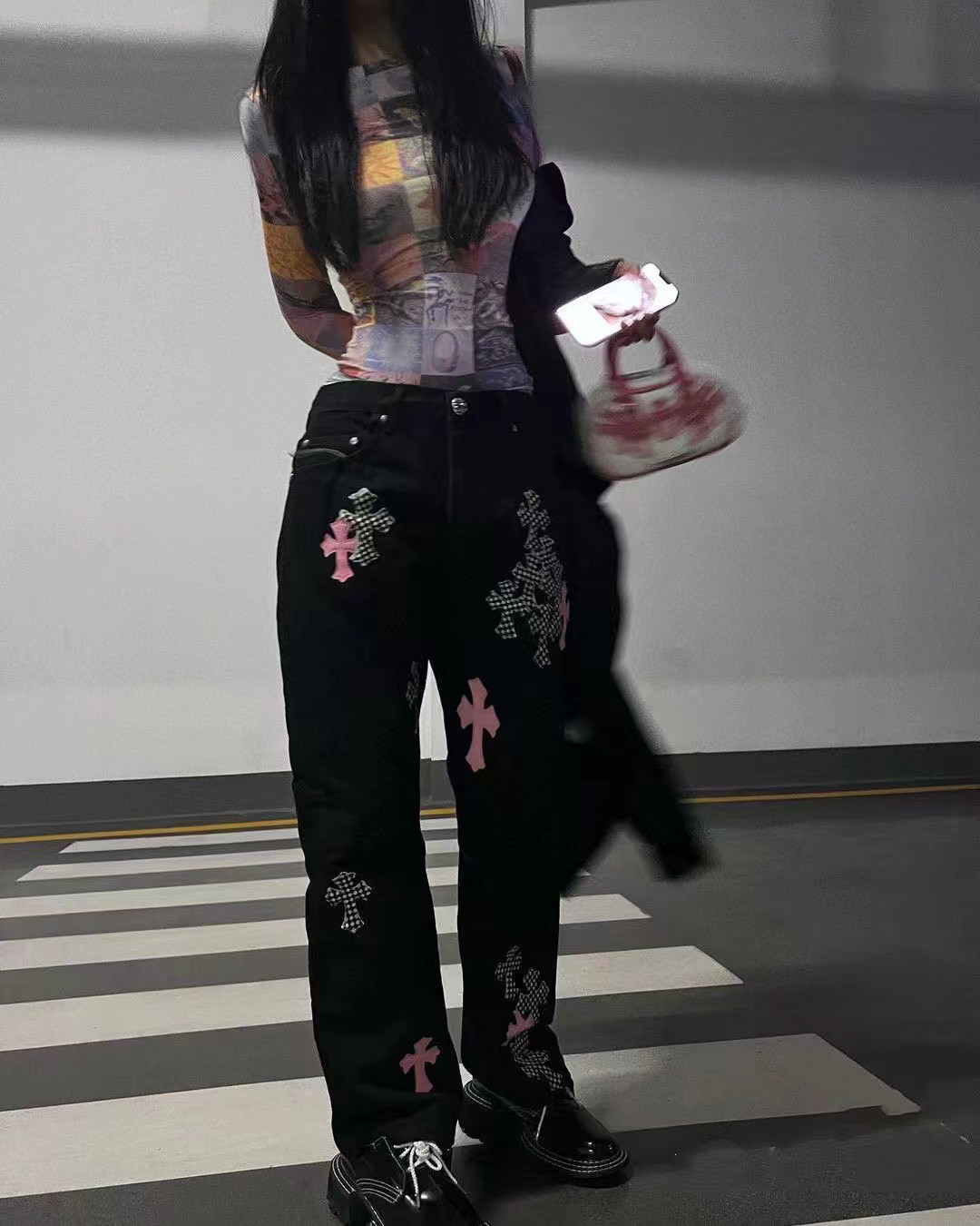 潮牌网红同款网格粉色十字架贴皮水洗牛仔裤男女宽松直筒时尚长裤