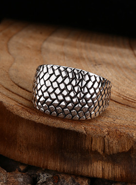 时尚戒指精工打磨蛇纹戒指鳞片指