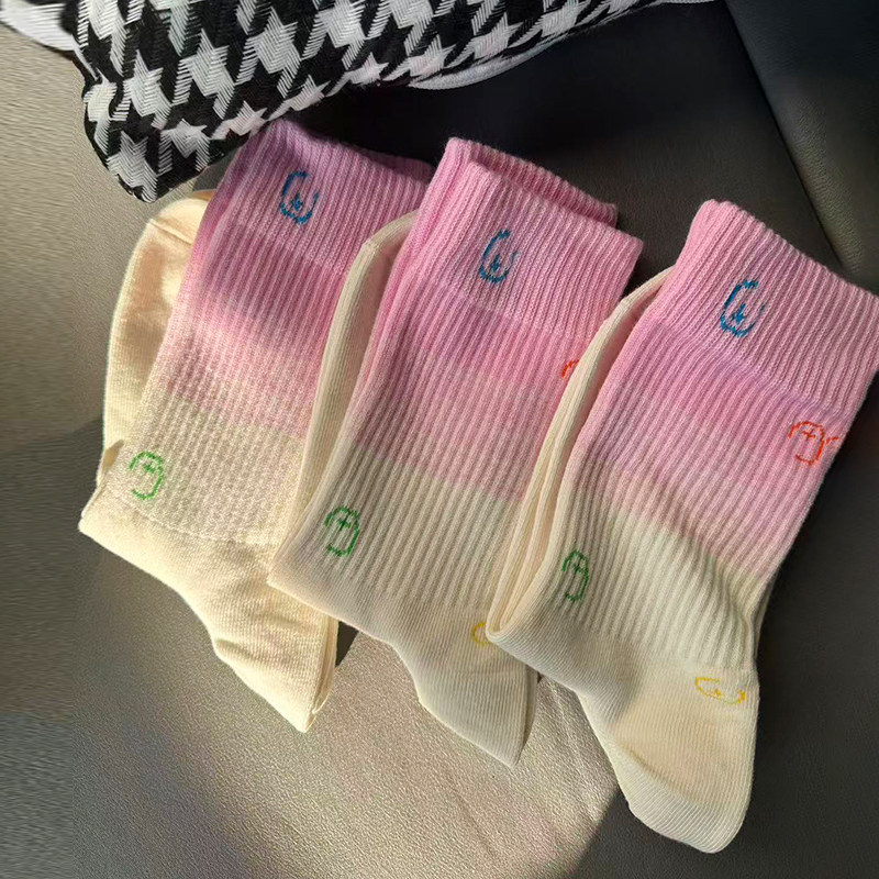 织萃新款袜子女款中筒袜纯棉吸汗防臭运动袜瘦脚显瘦女生可爱袜子