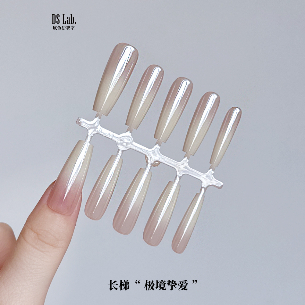 底色原创 高级手工喷胶裸色指尖渐变白色美甲 魔镜粉电镀气质长梯
