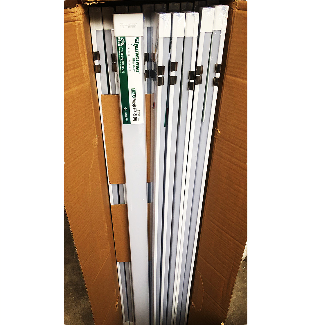 顺冠照明LED阿米巴支架1.2米三防尘仓库灯高亮100W一体化办公灯管