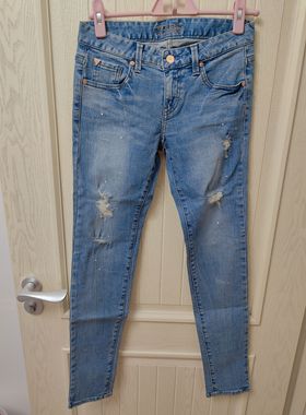 GU*ESS断码特价吊牌1199元破洞小脚显瘦浅蓝色修身牛仔裤