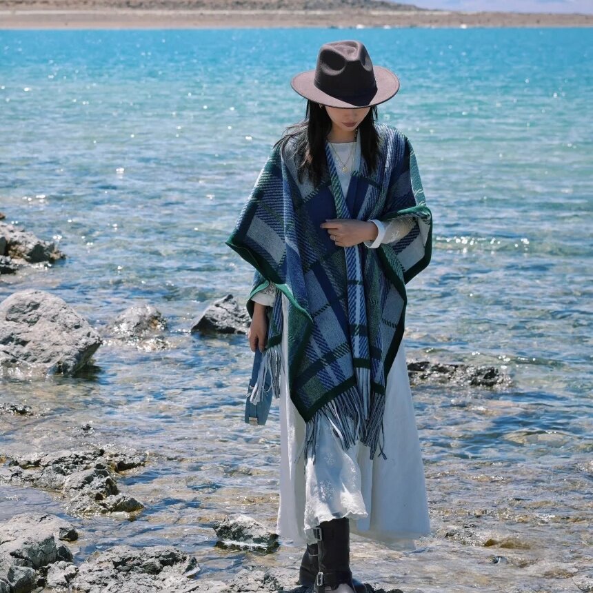 绿色格子披肩女外搭韩版百搭川西藏旅游保暖围巾斗篷超大厚款披风