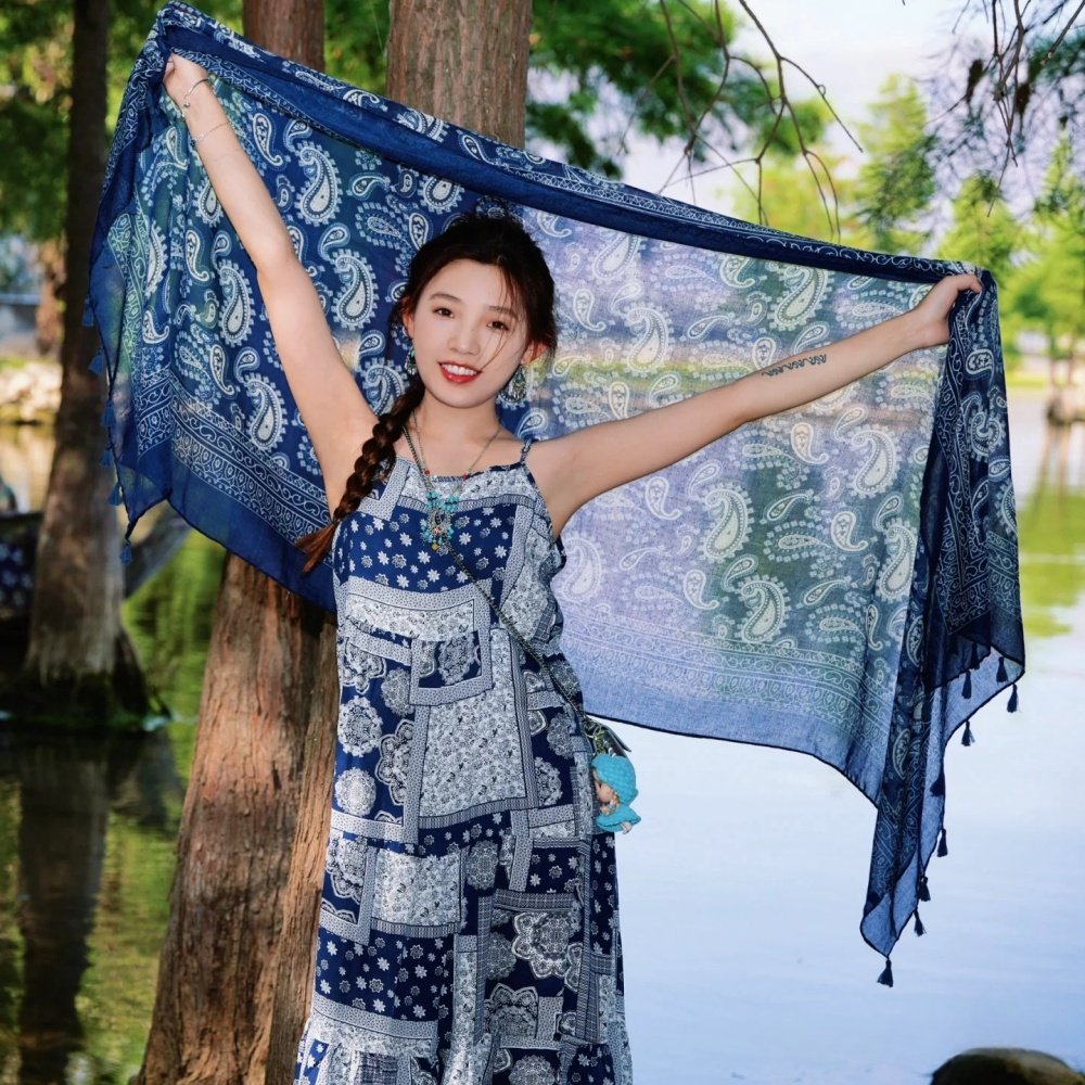 复古民族风围巾女蓝色腰果花流苏长款丝巾云南丽江旅游穿搭披肩