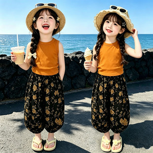 女孩夏季套装2026超火女童装儿童洋气时髦夏款无袖宝宝碎花灯笼裤