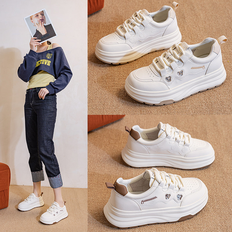 春款女鞋2026新款今年流行爆款软底43大码板鞋41真皮百搭运动小白