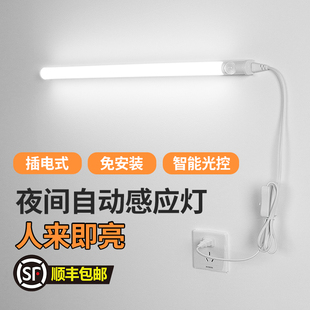 夜间自动感应灯人来即亮楼梯入户门过道卫生间免安装插电式led灯