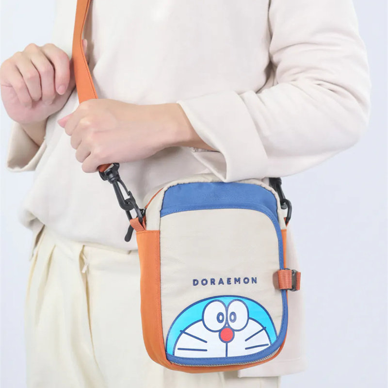 日本萌趣小叮当猫可爱小巧手机包时尚撞色哆啦A梦翻盖单肩斜挎包