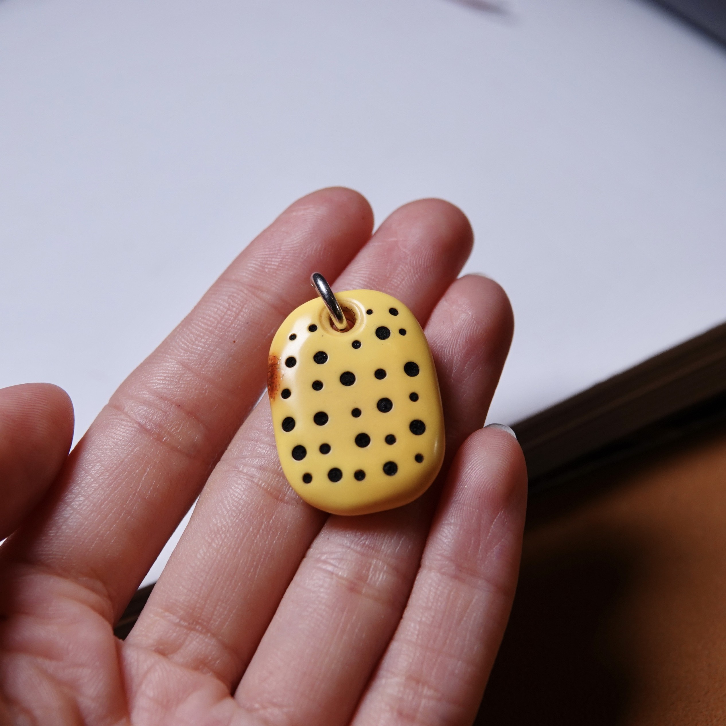 牧区黄色密胺料器咒点挂牌文玩纯手工DIY念珠侧挂随身挂件配饰