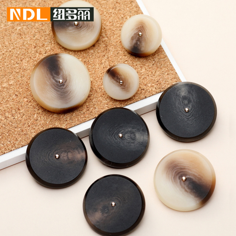 百搭圆形纽扣毛衣风衣女大衣黑色