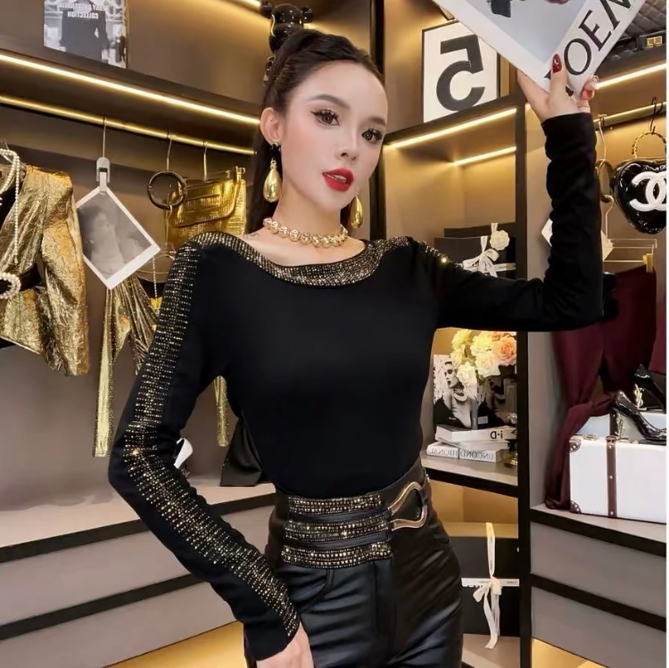 2025年冬季网红新款时尚小衫女性感重工亮钻一字肩拼接显瘦打底衫