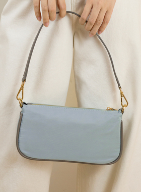 Z家蓝色丝缎质感单肩包 2024轻便百搭雾霾蓝法棍腋下斜挎手提女包