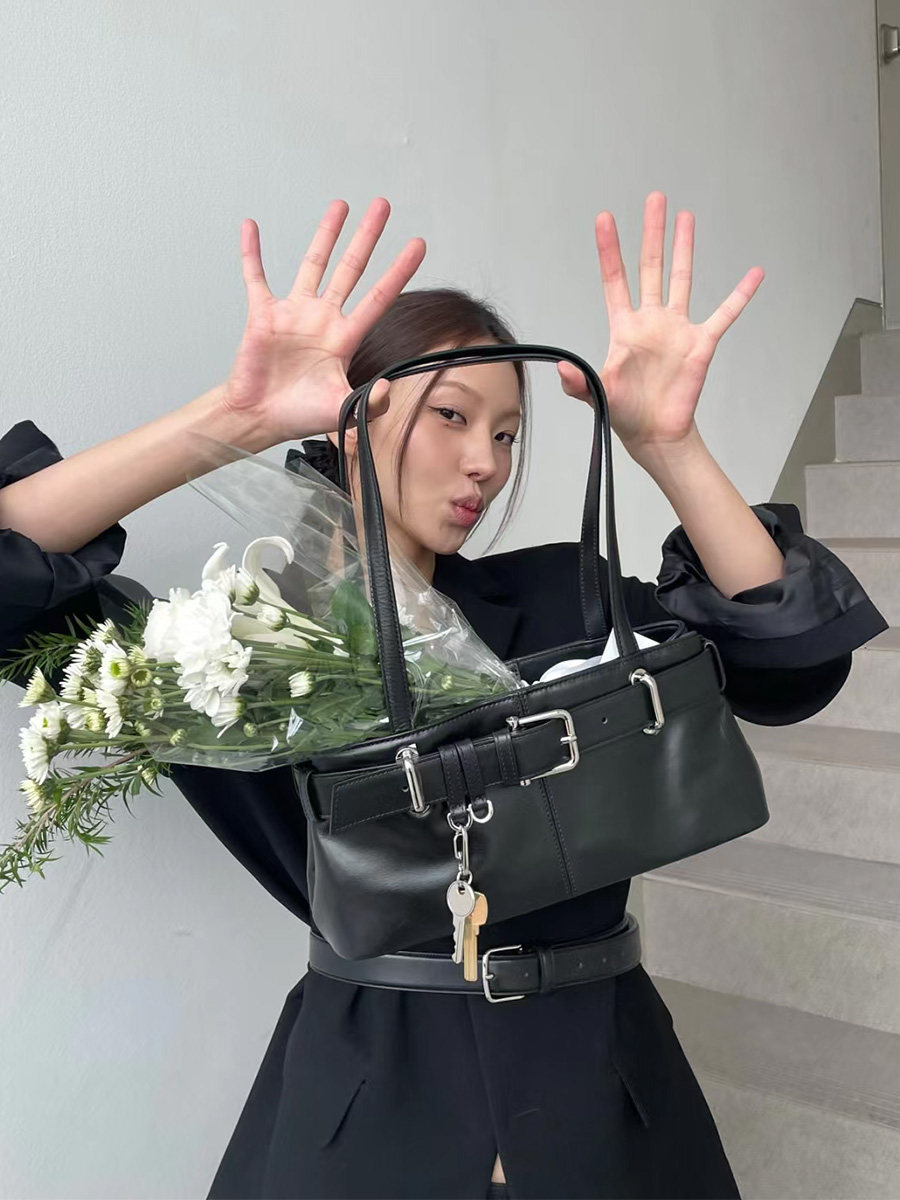 Korean Blogger Chic Underarm Bag – Spring/Summer Trend Steal! - Product image 3