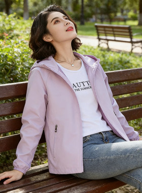 新款休闲风双层连帽冲锋衣女短款防风防水时尚百搭防晒衣夹克外套