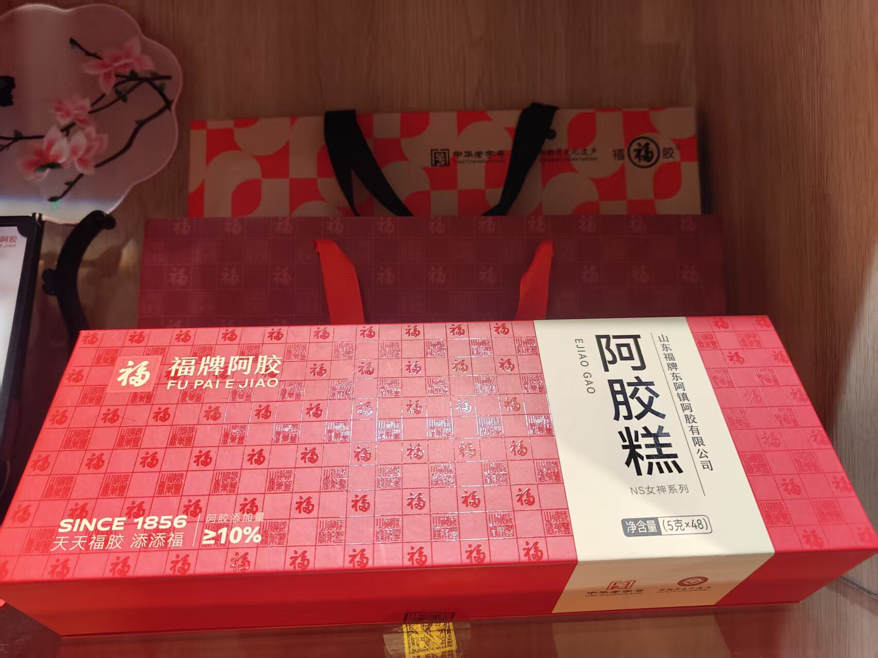 山东福牌福胶阿胶糕240克礼盒装福牌东阿镇即食阿胶糕300克礼盒装