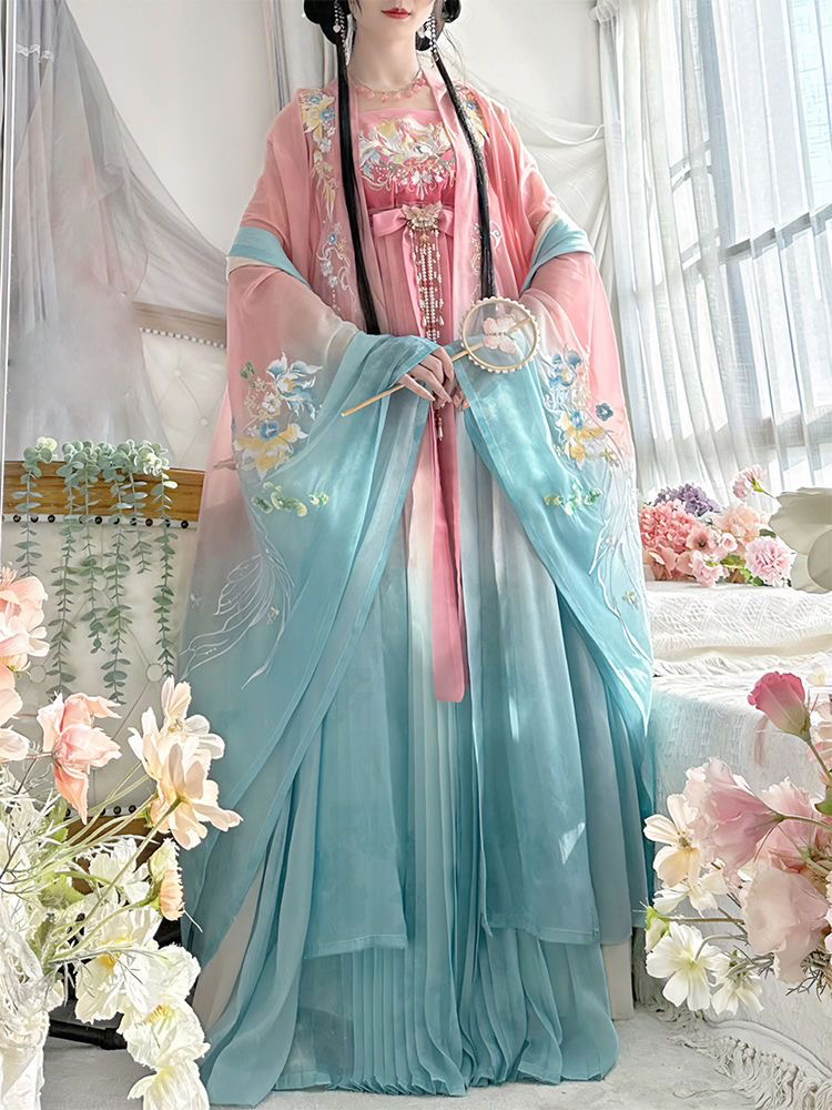 唐制汉服女春色几分刺绣诃子裙