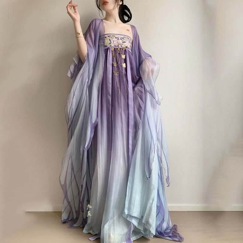 唐制汉服女春诗晚晚刺绣齐胸